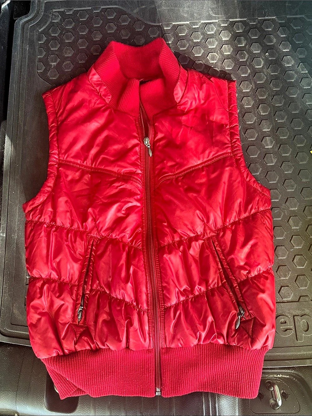 INC International Concepts Red Puffer Vest Size Medium Like New